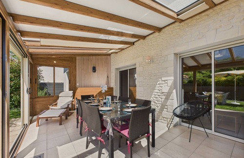 Longeville-sur-Mer Ski Chalet | House for 8 - 5min from the beach - garden & veranda