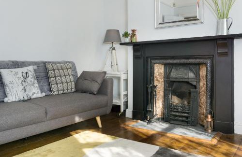 Adamsdown House | House for Families or Groups near Cardiff City Centre