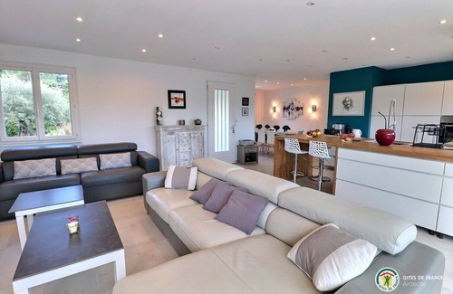 Vallon-Pont-d'Arc Villa | HOUSE, HEATED POOL AND SPA IN VALLON PONT D'ARC, BEAUTIFUL ENVIRONMENT