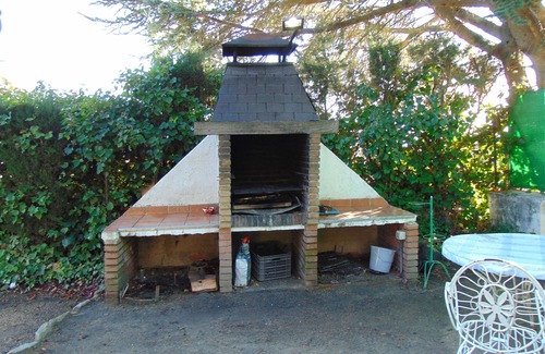 Miraflores de la Sierra Cottage | House in Miraflores, for groups with pool, barbecue, bar, billiards, pi