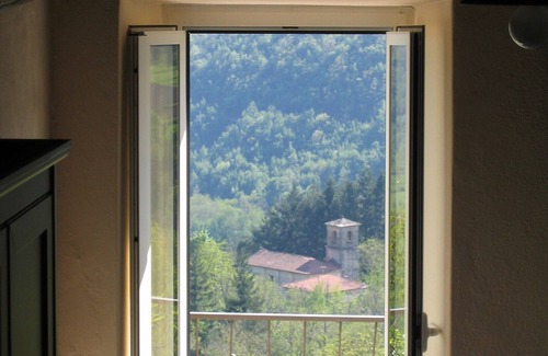 Comano House | House in a Tuscan mountain village with private swimming pool and stunning views