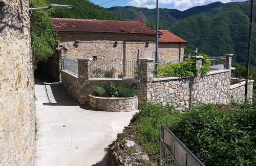 Comano House | House in a Tuscan mountain village with private swimming pool and stunning views