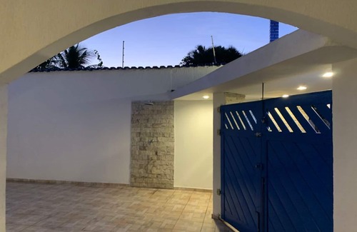 Litoral de Sao Paulo House | House in Itanhaém facing the sea, 50 meters from the sandy beach.