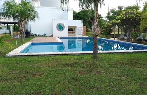 Poza Rica House | House in Private Residential Zone 24 hrs security 24 hrs access to the pool.