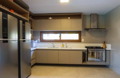 Praia do Forte House | HOUSE IN PRAIA DO FORTE WITH ACCESS TO THE SEA - AZORES BEACH HOUSE -
