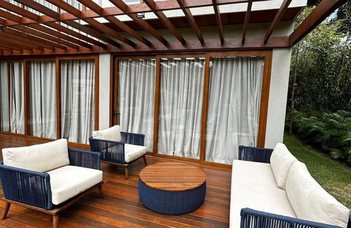 Praia do Forte House | HOUSE IN PRAIA DO FORTE WITH ACCESS TO THE SEA - AZORES BEACH HOUSE -