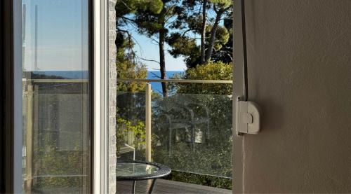 Sutomore House | House in the pines