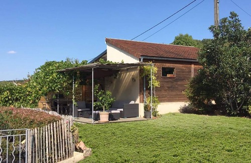 Varzy House | House in the village center with heated pool and large glass roof