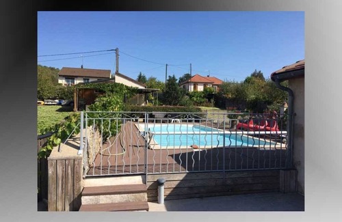 Varzy House | House in the village center with heated pool and large glass roof