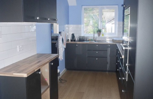 Salcombe House | House In Village Location With Estuary Views. Sun trap 1st floor balcony