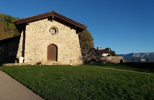 Izeaux House | House La Galinette 9 people Heated swimming pool Hammam Jacuzzi Sauna