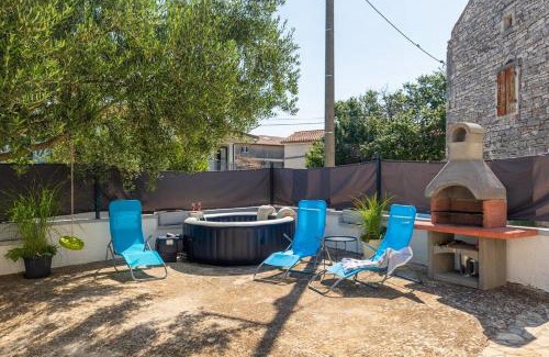 Mali Vareski House | House Lando