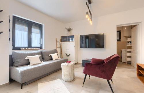 Mali Vareski House | House Lando