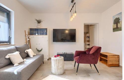 Mali Vareski House | House Lando