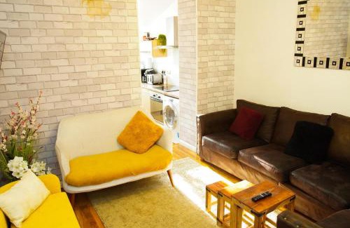 Adamsdown House | House near Cardiff City Centre