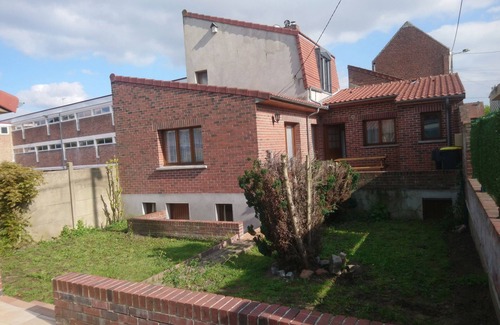 Lens House | House near the Louvre lens and shops