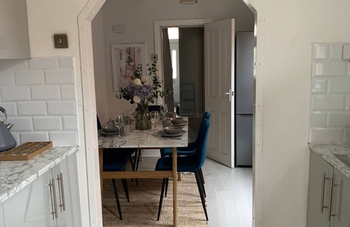 Northampton House | House of Cosy dots with 4 double bedrooms, living room, dining room and garden