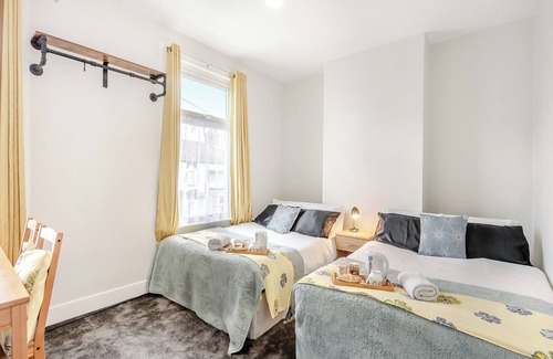 Lowestoft Cottage | House of Light is a clean, bright and spacious accommodation set in the beautiful town Harwich.