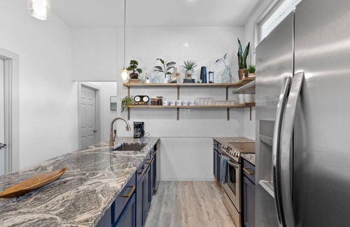 Tulane - Gravier House | House of Vibes