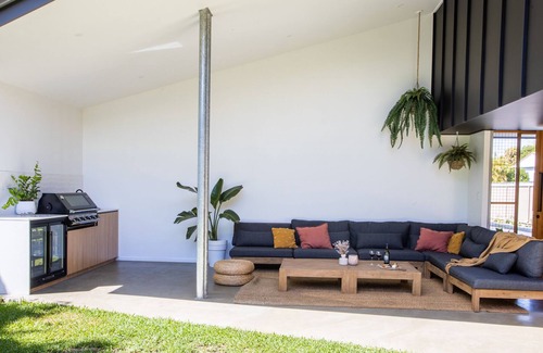 Pottsville House | house on anne - in the heart of pottsville
