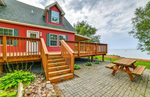 Canastota House | House on Oneida Lake on Lewis Point in Canastota