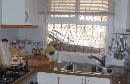 Alporchinhos Villa | House on the beach 50m from the sea surrounded by beautiful gardens