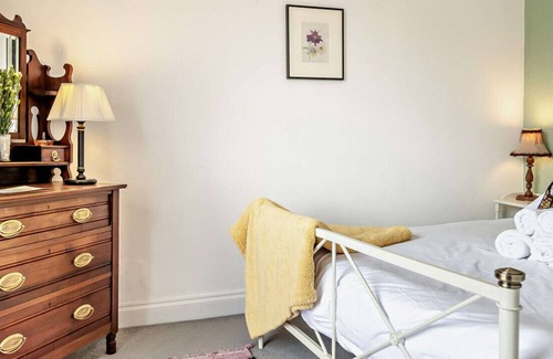 Framlingham Apartment | House on the Hill - Two Bedroom Apartment, Sleeps 4