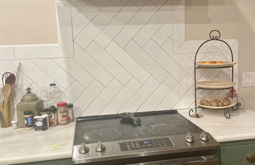 Era House | House on the Hilln3/2 house with scenic views outside Decatur with AC, WiFi.