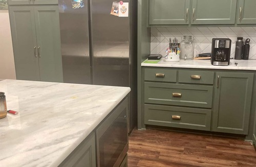 Era House | House on the Hilln3/2 house with scenic views outside Decatur with AC, WiFi.