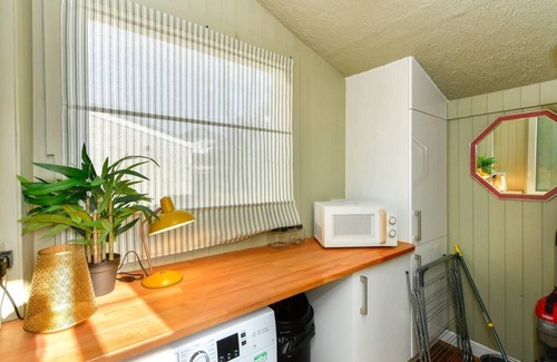 Roath House | House - Sleeps up to 9 & Free parking