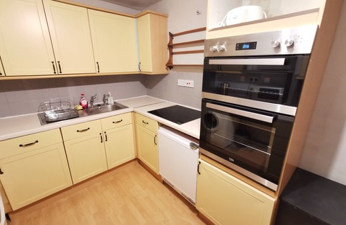 Darlington Apartment | House - Sleeps up to 14 & Parking Available