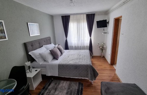 Jezerce House | House Tomljanovic