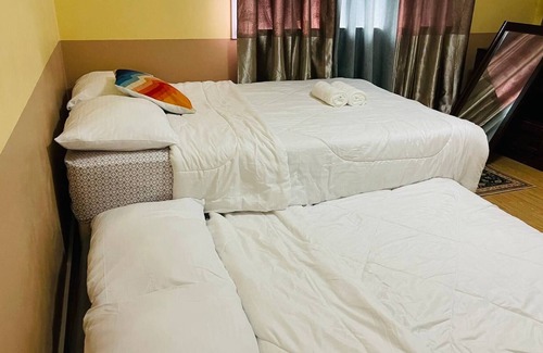 Olongapo House | House w/ 3 Bedrooms And 3 Baths - Free Parking.