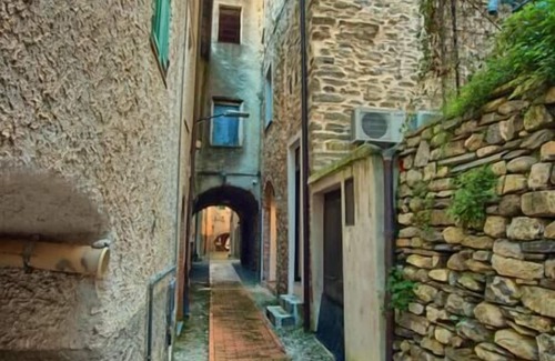 Borgomaro Apartment | House with A/C in Ligurian village