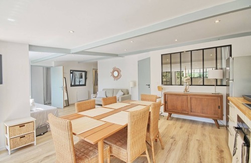 Normandy Landing Beaches House | House with garden 200m from the beach and shops in SAINT AUBIN SUR MER