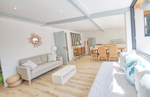 Normandy Landing Beaches House | House with garden 200m from the beach and shops in SAINT AUBIN SUR MER