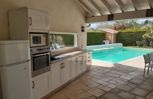 Saint-Cyr-sur-le-Rhone House | House with swimming pool, 4 bedrooms - 10 people