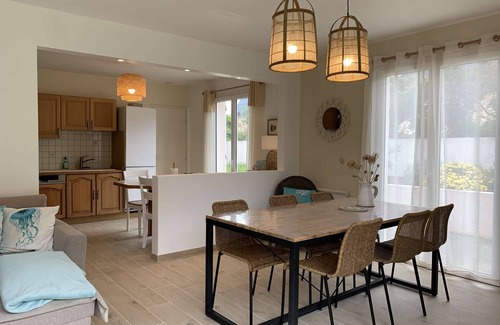 Tregastel House | House with garden, WIFI 600m from the sea in TREGASTEL