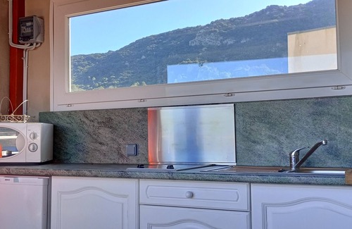 Liausson House | HOUSE WITH LANDSCAPED ROOF TERRACE AND PANORAMIC LAKE VIEW