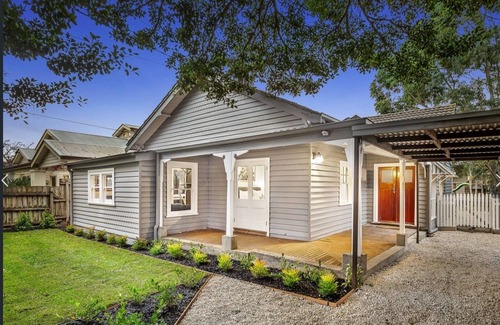 Cheltenham House | House with Large Garden and Backyard Studio