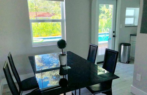 Biscayne Park House | HOUSE WITH POOL, 10 MINS DRIVE TO THE BEACH!