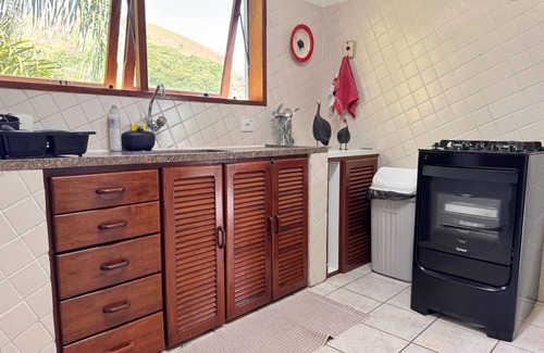 Saco da Capela House | House with pool and sea view in upmarket neighborhood for up to 10 people with WIFI.