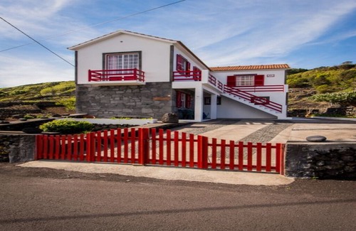 Calheta de Nesquim House | House with sea view, Pico Island, Azores, by iZiBookings
