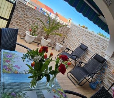 La Siesta House | House with roof terrace