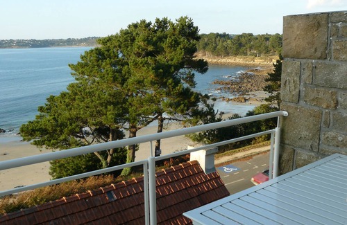 Tredrez-Locquemeau House | House with sea view for 6, fireplace and 340 steps from the sand