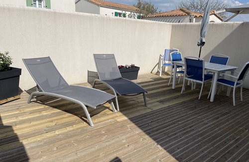 La Flotte House | House with sunny courtyard close to port, shops and beach