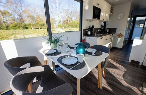 Bad Bederkesa House | Houseboat 7 Starfish. Picturesque by the lake and unconventional.