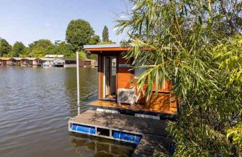 Smichov Boat Rental | Houseboat Daisy
