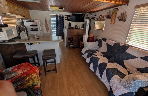 Jefferson City Boat Rental | Houseboat for a great Getaway weekend. on 29,000-acre Lake Cherokee