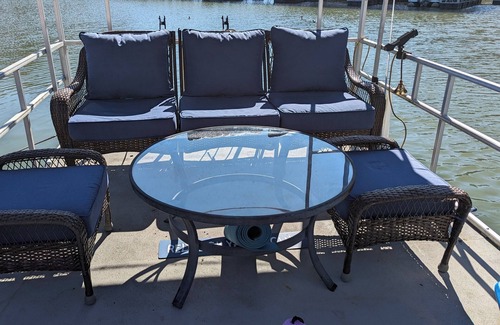 Jefferson City Boat Rental | Houseboat for a great Getaway weekend. on 29,000-acre Lake Cherokee